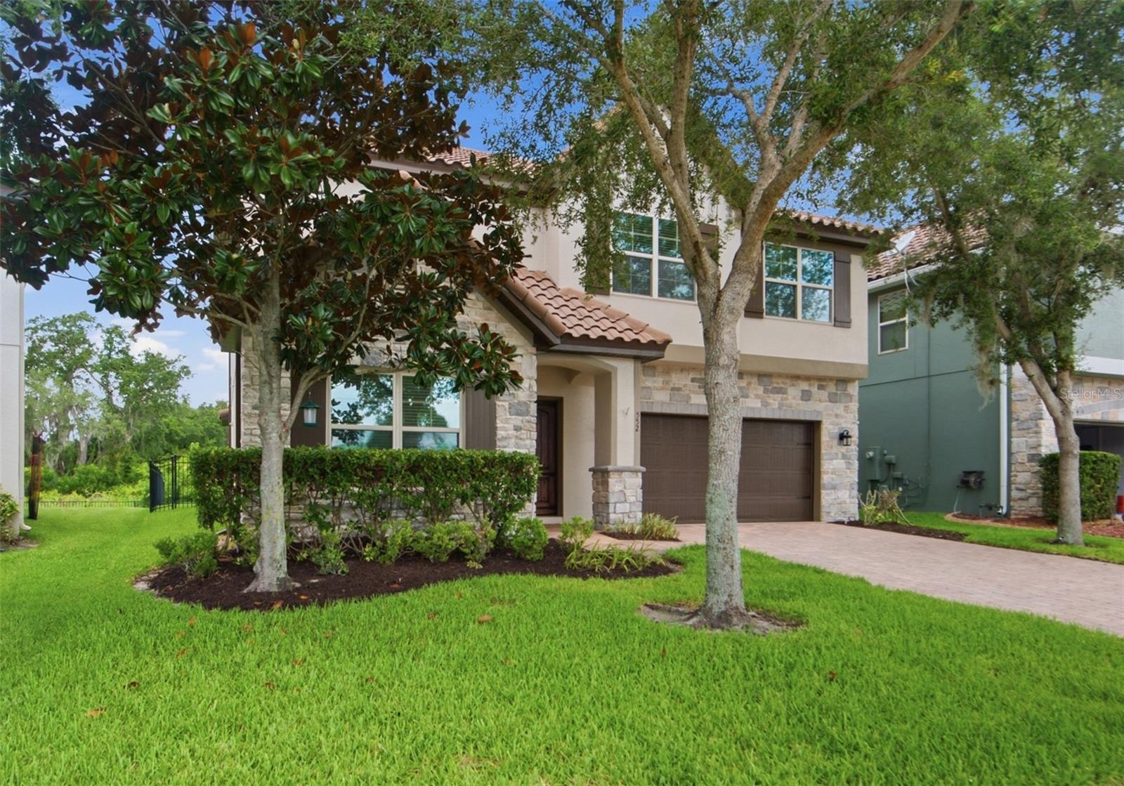 JOHNS LAKE POINTE - Residential