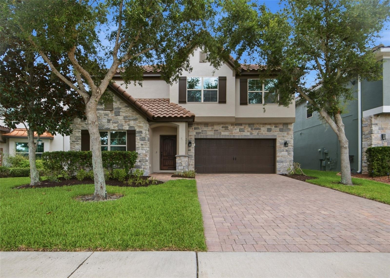 JOHNS LAKE POINTE - Residential