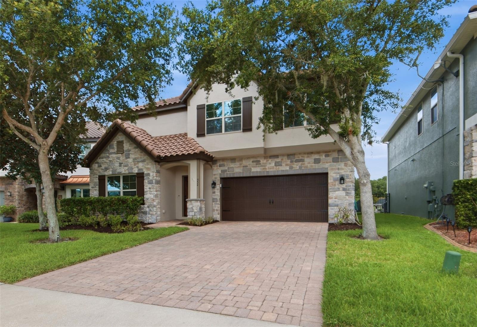 JOHNS LAKE POINTE - Residential