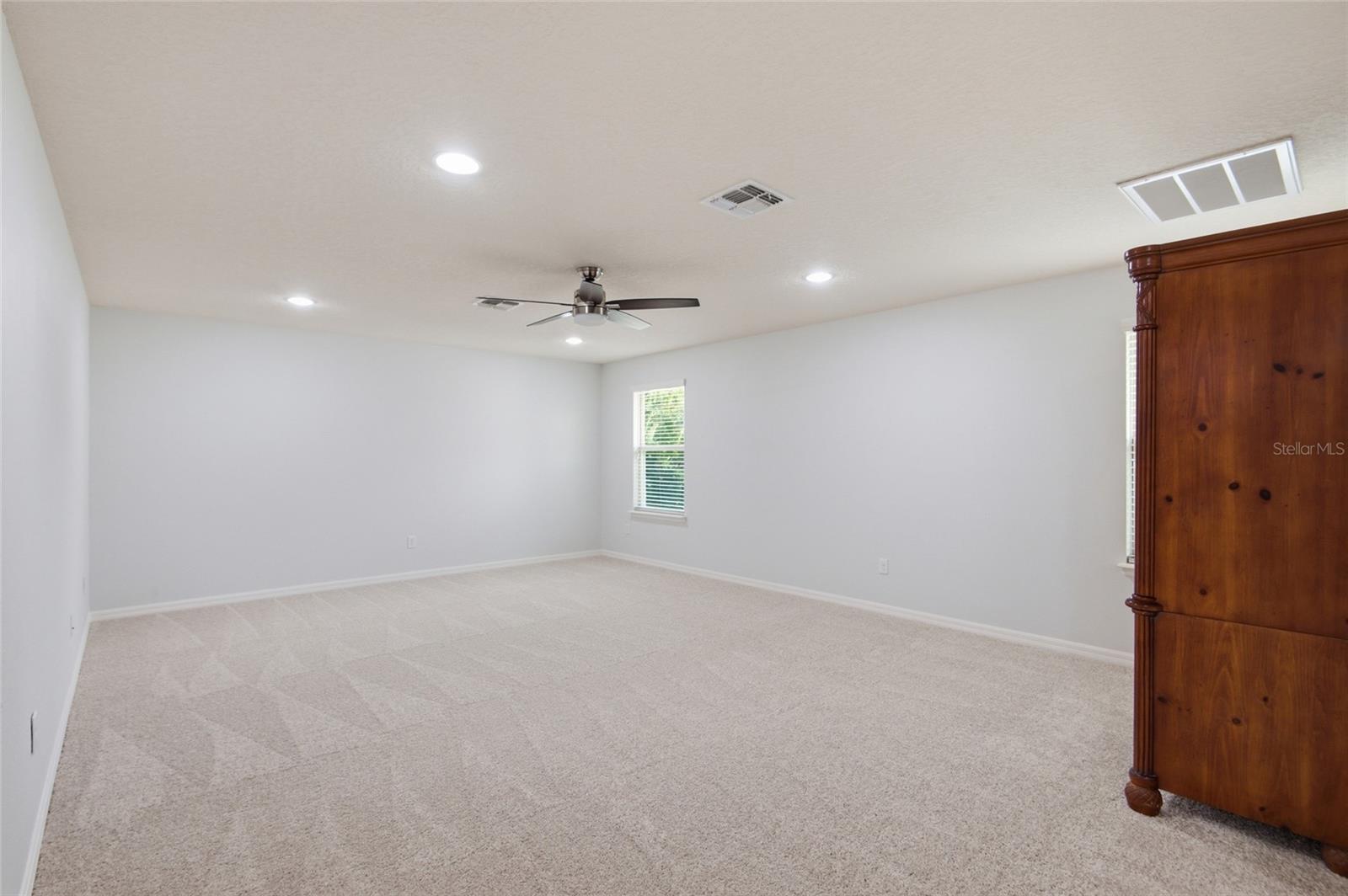 JOHNS LAKE POINTE - Residential