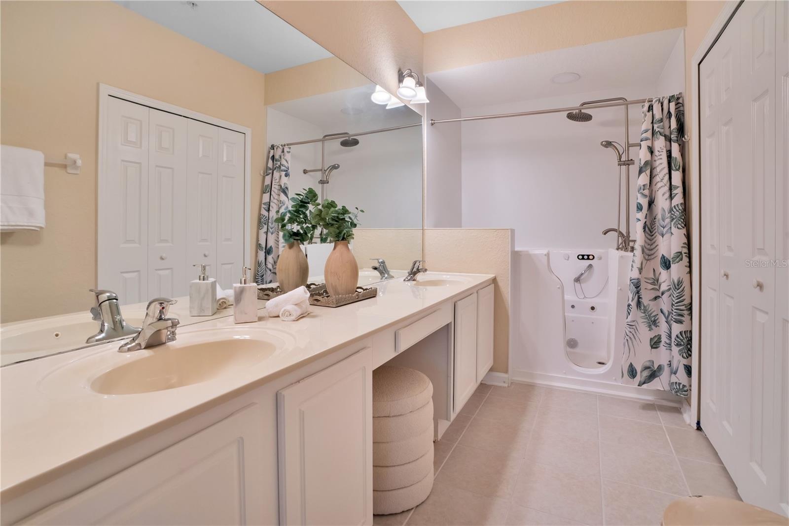 CARRIAGE HOMES/STONEBRIDGE COM - Residential