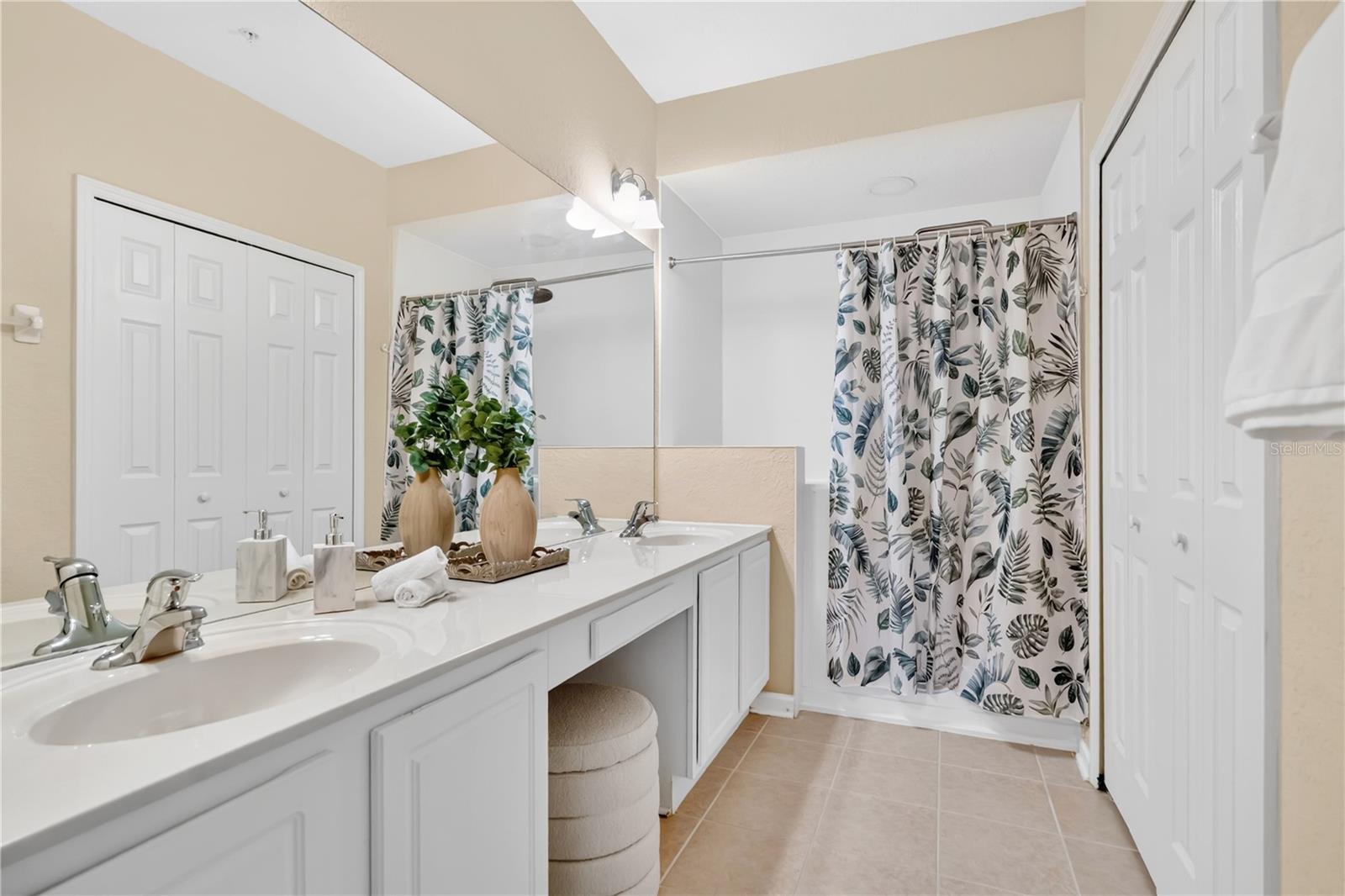 CARRIAGE HOMES/STONEBRIDGE COM - Residential
