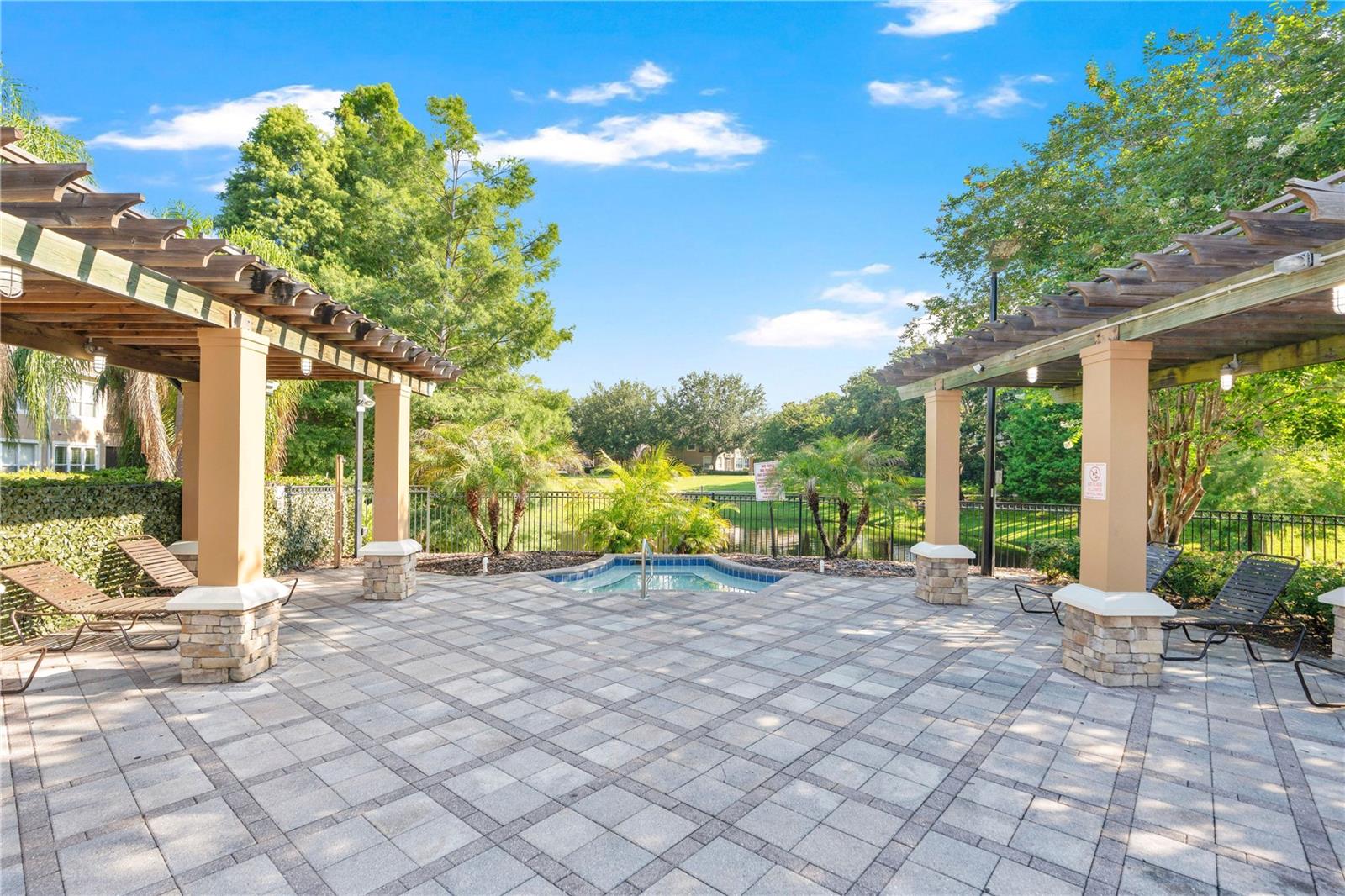 CARRIAGE HOMES/STONEBRIDGE COM - Residential