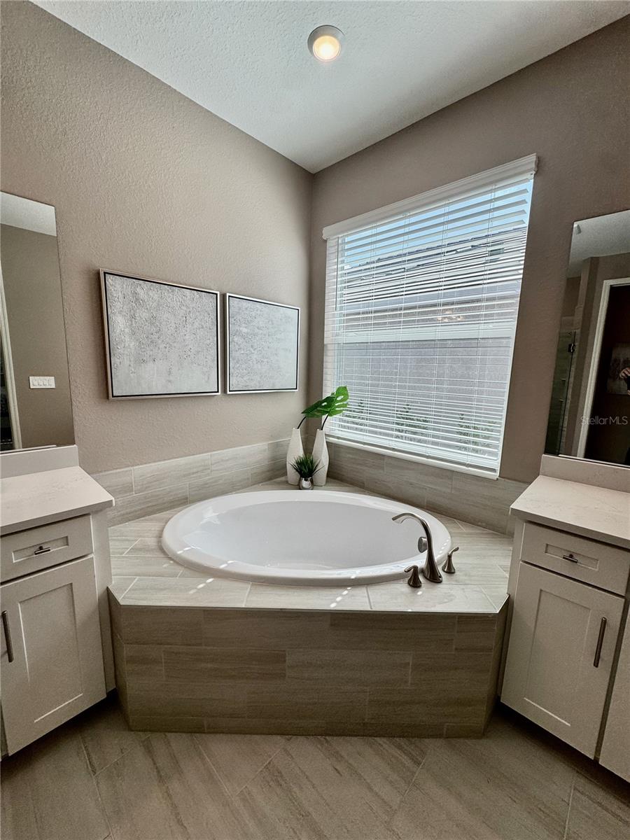 CALUSA COUNTRY CLUB - Residential Lease