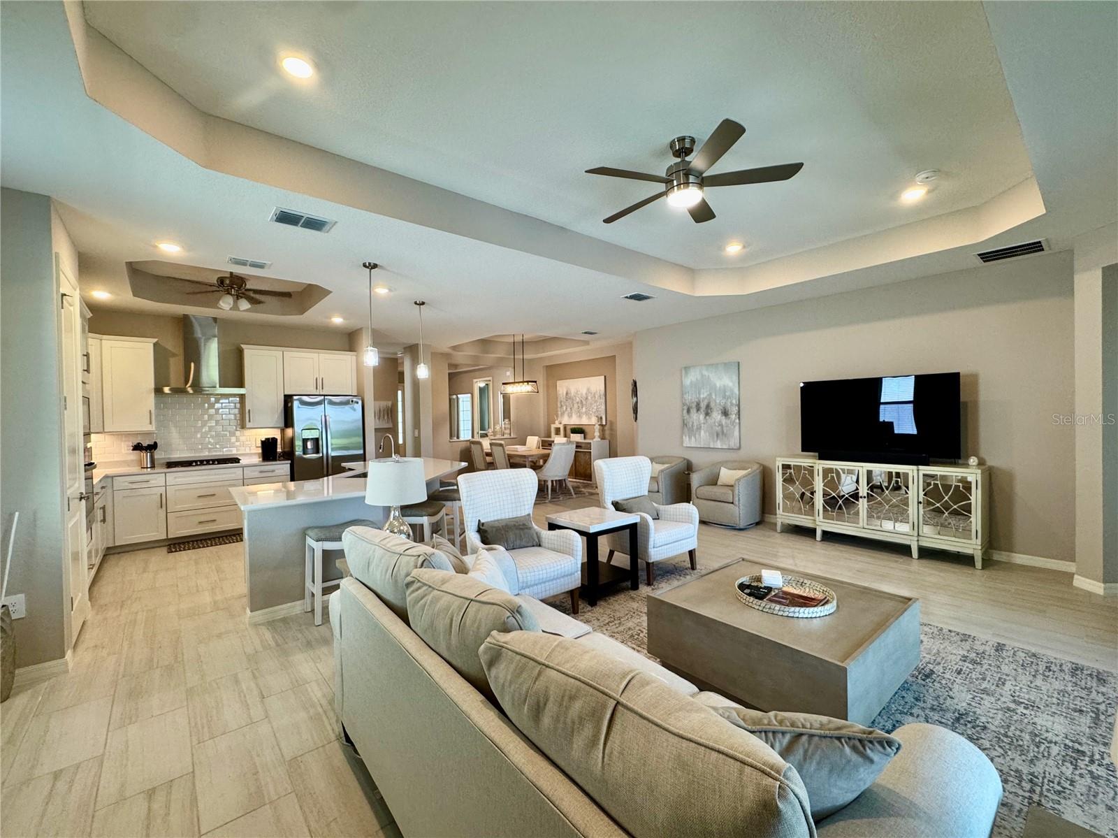 CALUSA COUNTRY CLUB - Residential Lease