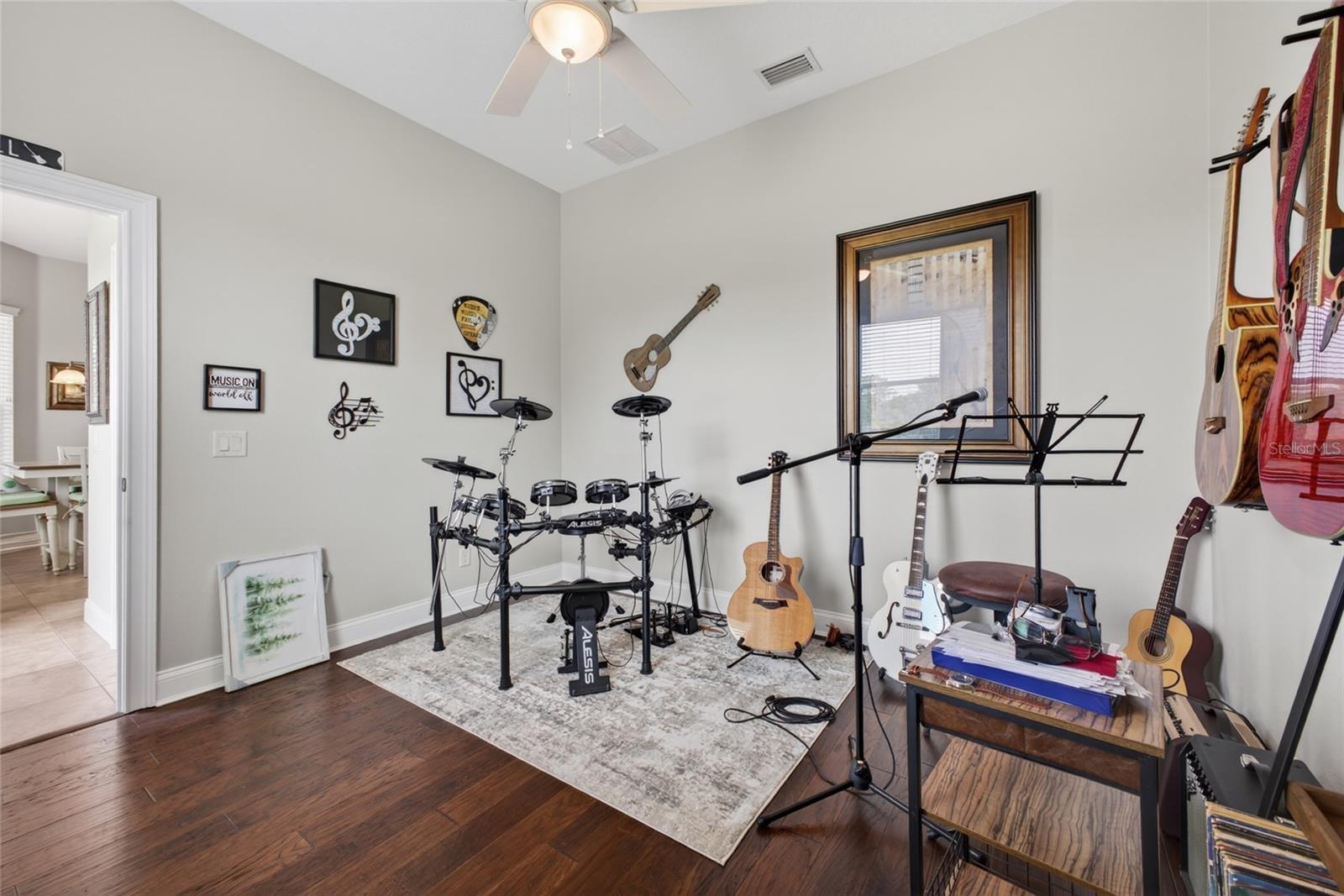 HIDDEN CREEK - Residential