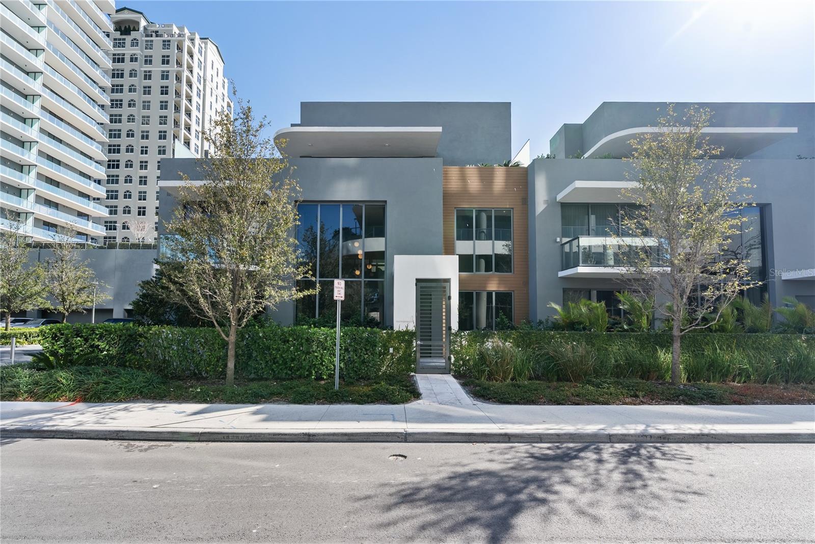 3105 BAY OAK CONDOMIMIUM LOT TH01 - Residential