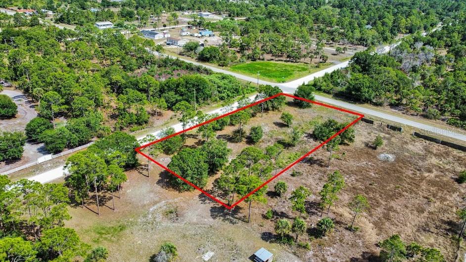 If you’re looking for peace and space—this is it. 1.25 acres in Montura Ranch Estates offering rural Clewiston living with room to breathe. Zoned for one single-family home, no HOA, and ready for your dream build.