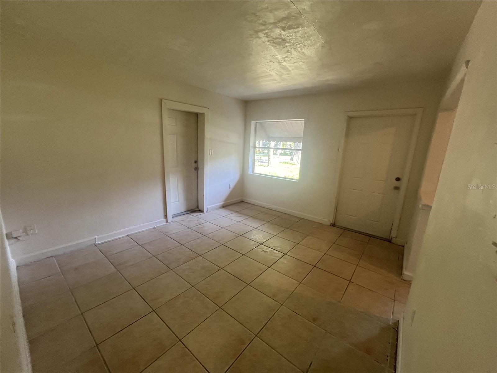 LAKE LAWNE SHORES - Residential Lease
