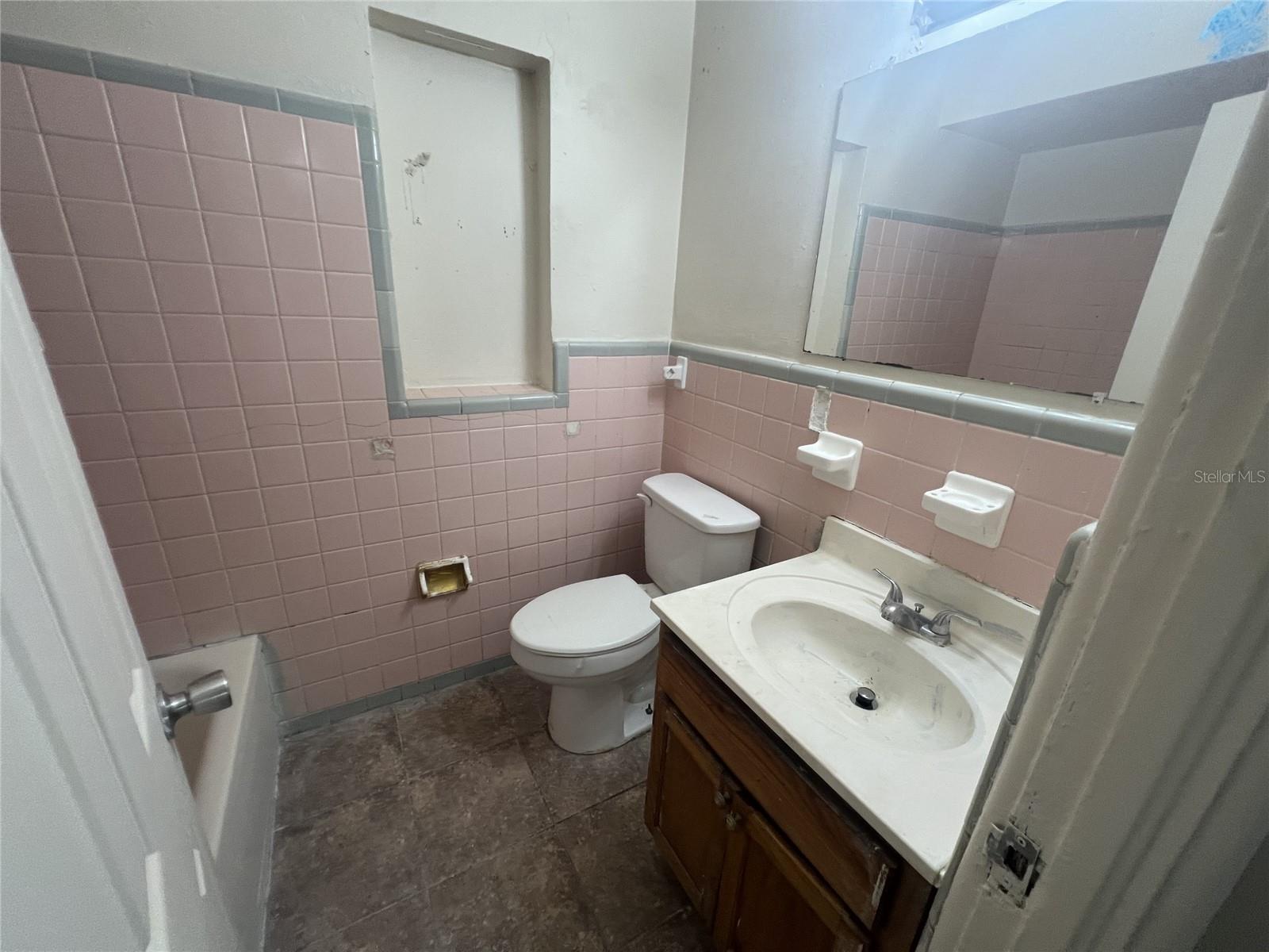 LAKE LAWNE SHORES - Residential Lease