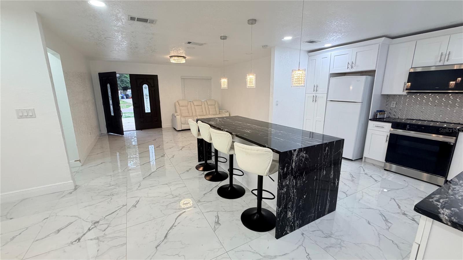 BRANDON-VALRICO HILLS ESTATES - Residential