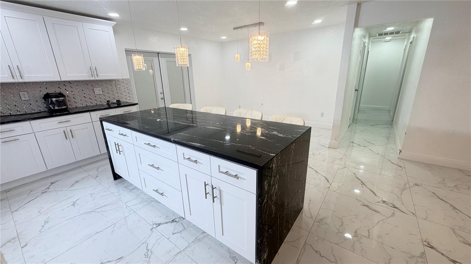 BRANDON-VALRICO HILLS ESTATES - Residential