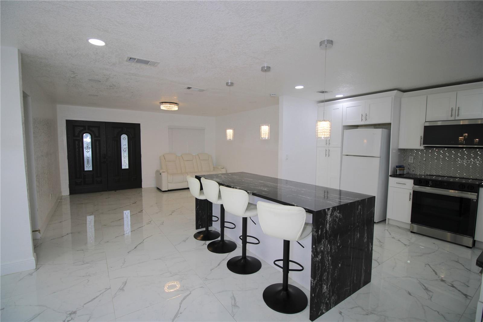 BRANDON-VALRICO HILLS ESTATES - Residential