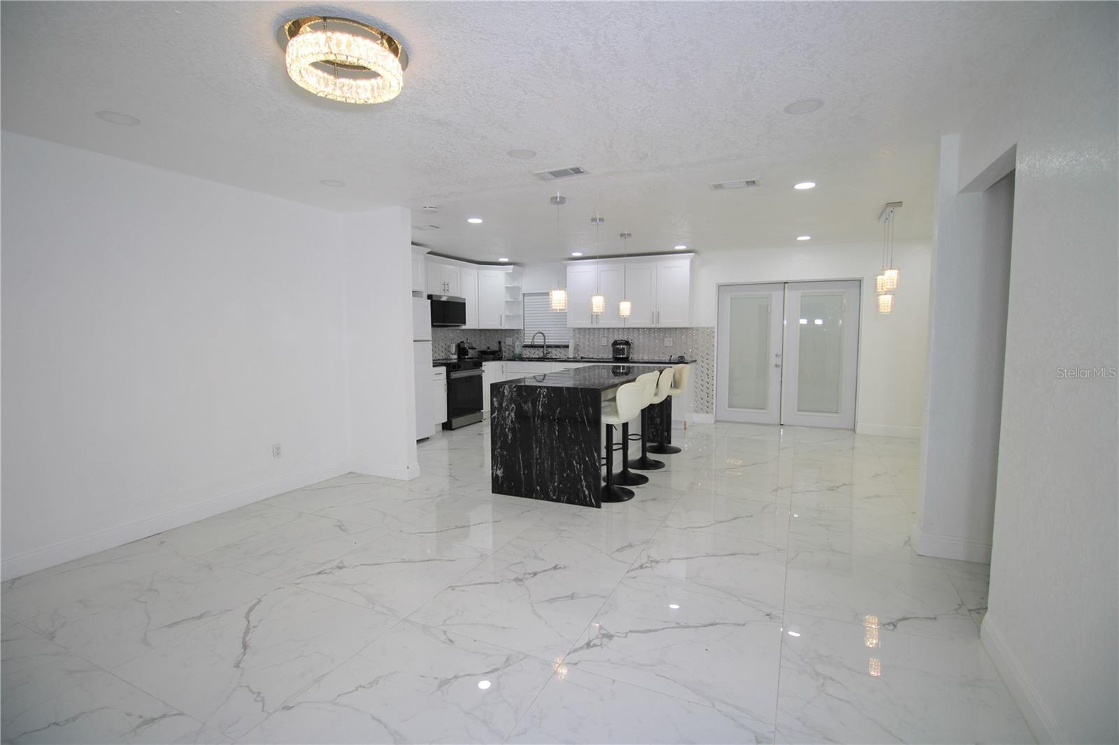 BRANDON-VALRICO HILLS ESTATES - Residential