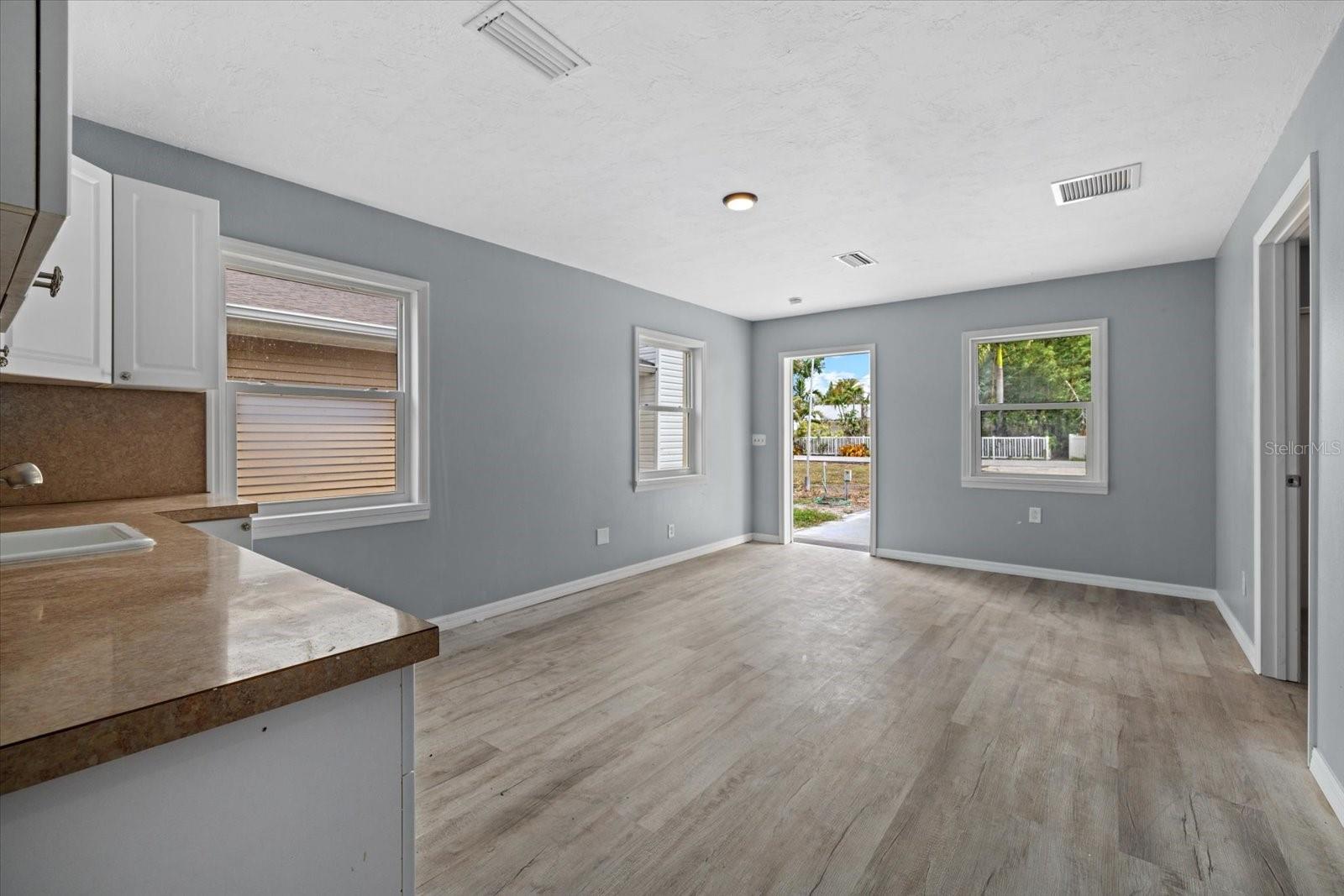 SARASOTA VENICE CO 09 37 18 - Residential