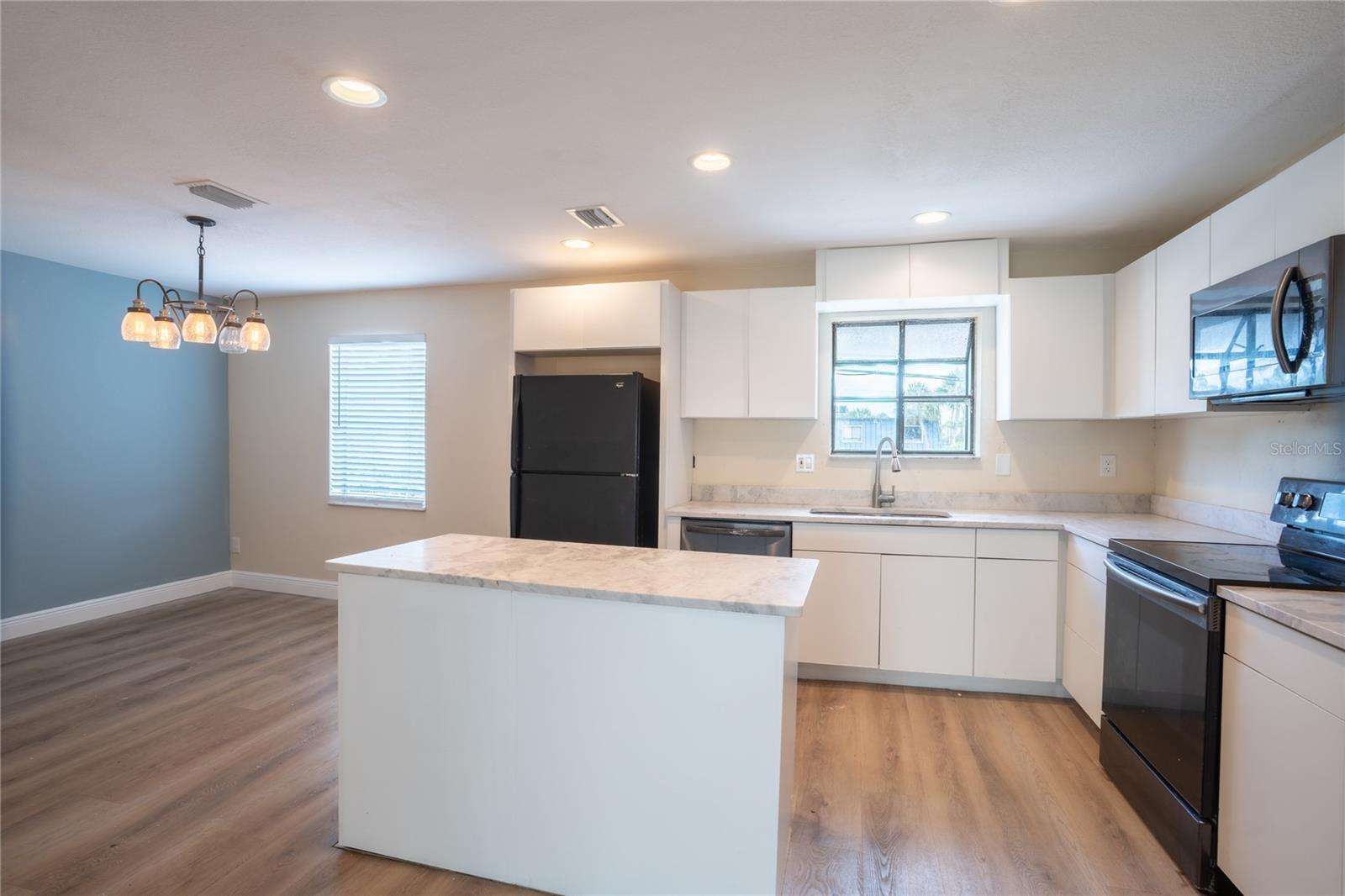SWEETWATER TWNHM CONDO PH3 - Residential