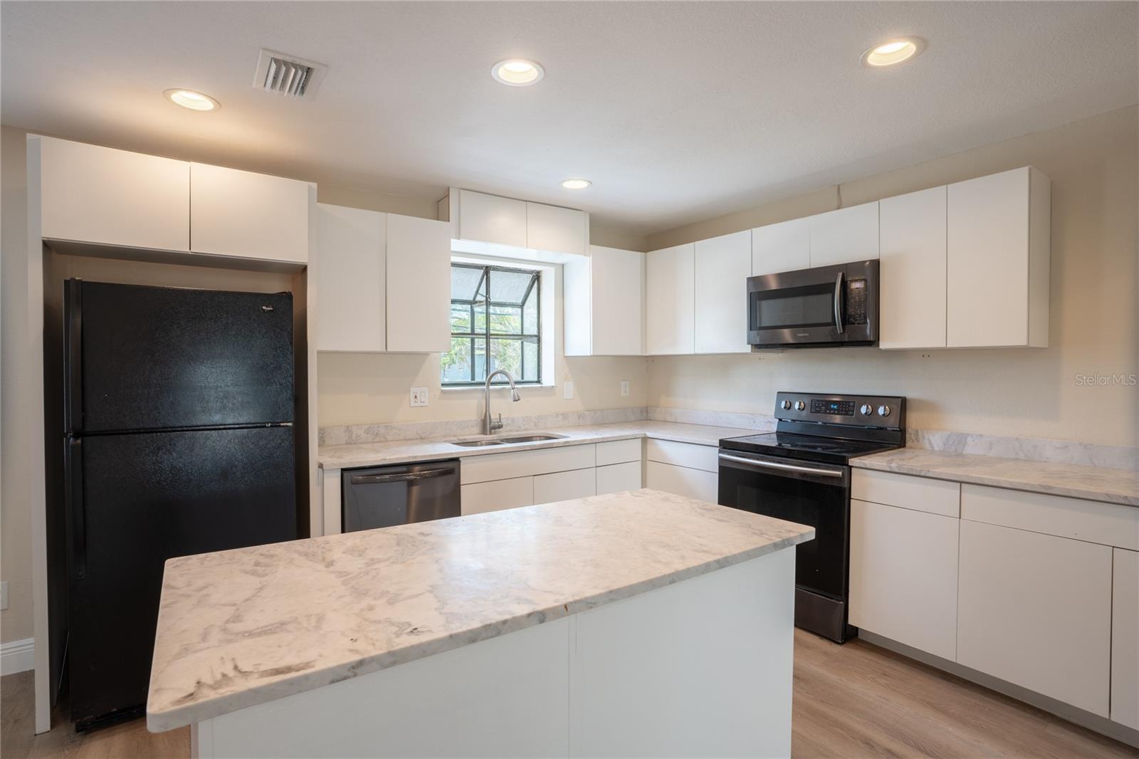 SWEETWATER TWNHM CONDO PH3 - Residential