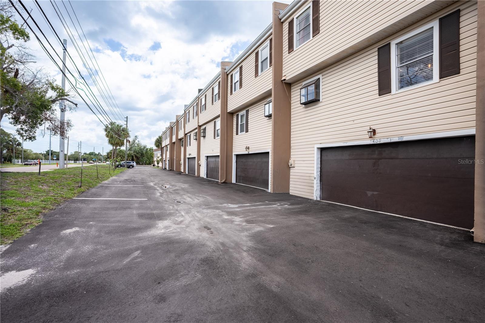 SWEETWATER TWNHM CONDO PH3 - Residential