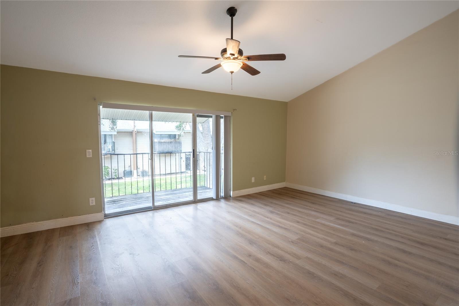 SWEETWATER TWNHM CONDO PH3 - Residential