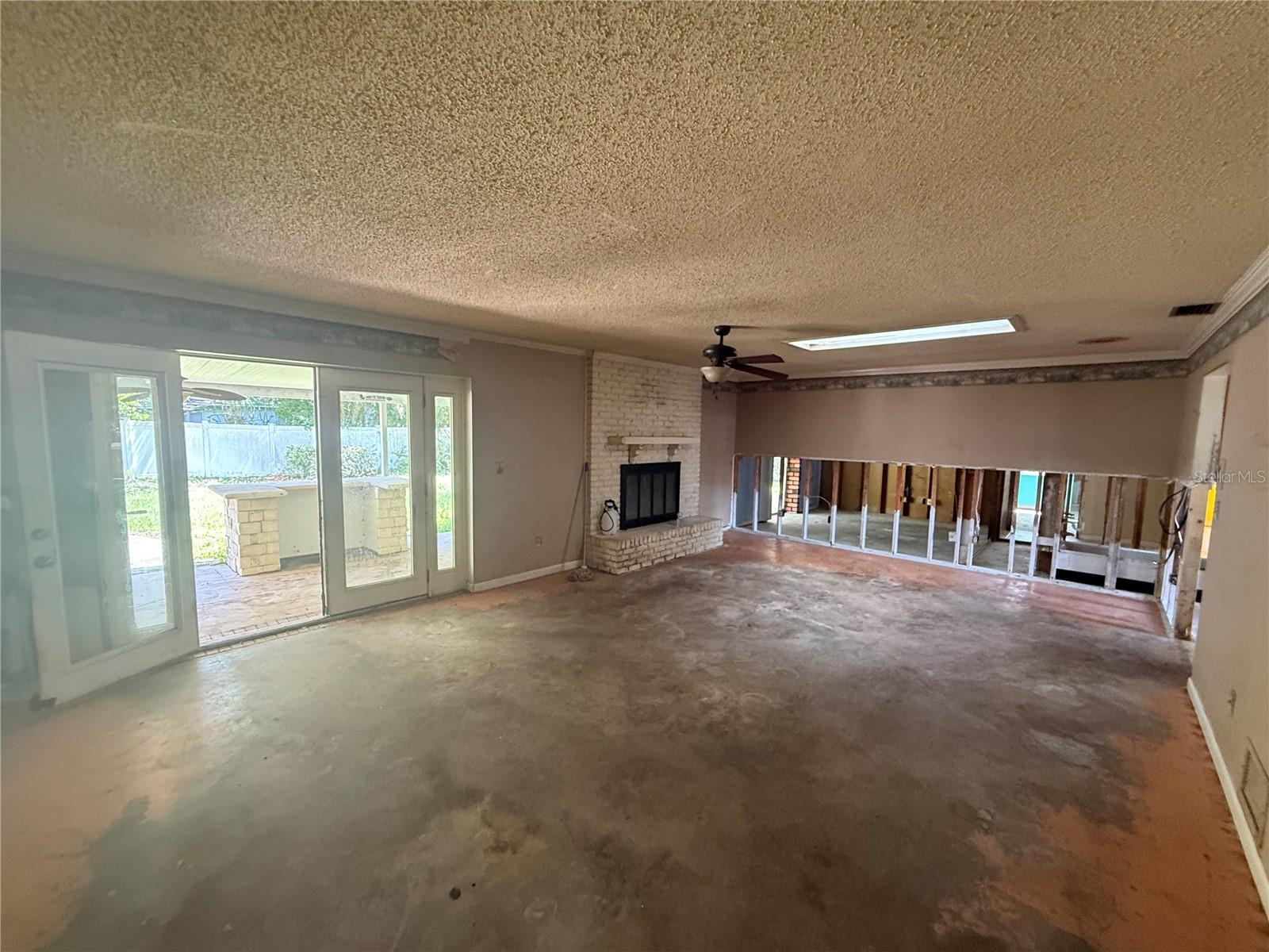 CRESTWOOD UN 04 - Residential