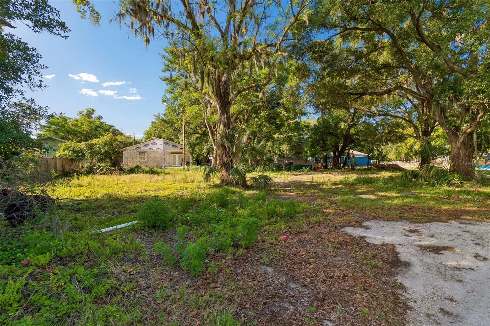 Prime cleared lot in the heart of Plant city!! Don't miss this exceptional opportunity to own a 9000 plus sq ft lot in a well established area of Plant City. Located 1401 Drane St this ready to build parcel offers perfect foundation for your dream home or investment opportunity. With public water and sewer already available , you can save time and development cost. The lot is cleared and level providing a hassle free construction with plenty of space with custom home and outdoor living area. Just minutes to local shopping , dinning and easy access to Tampa and Lakeland.