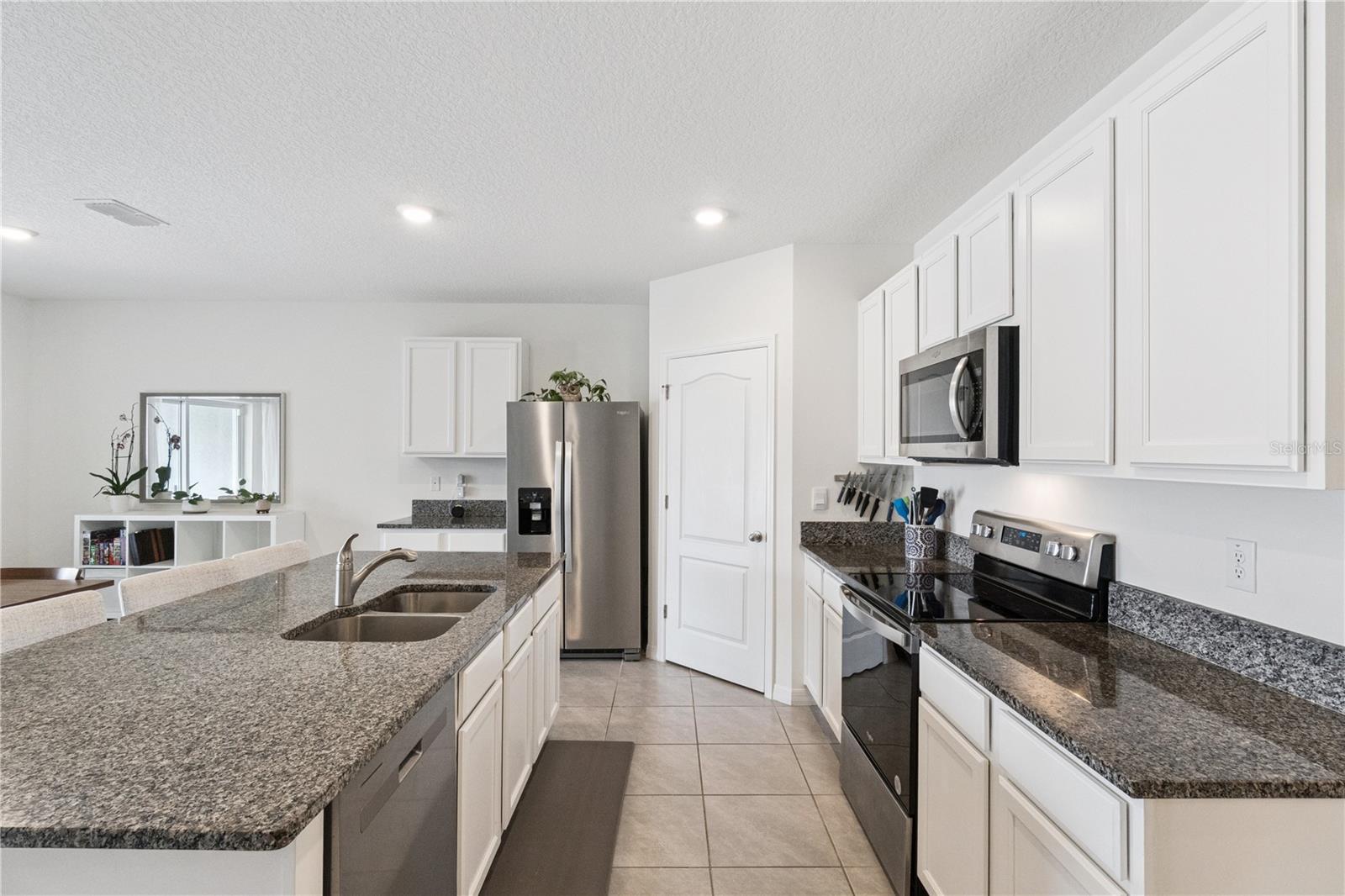 PRAIRIE OAKS - Residential Lease