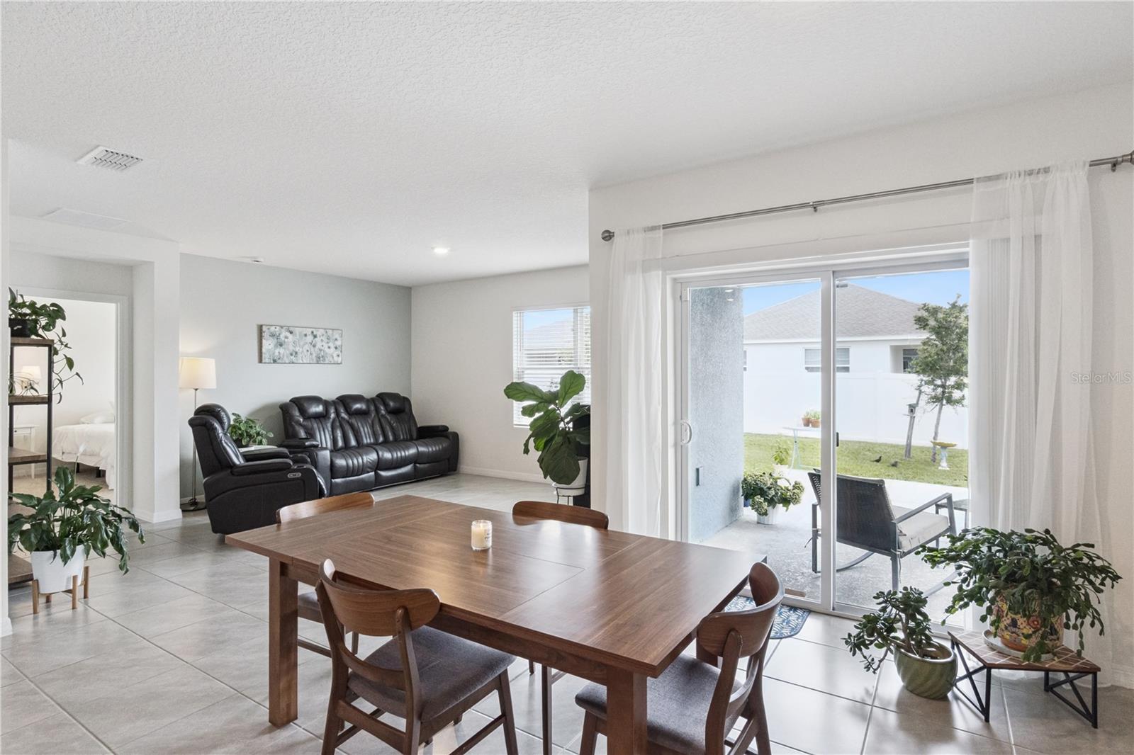 PRAIRIE OAKS - Residential Lease