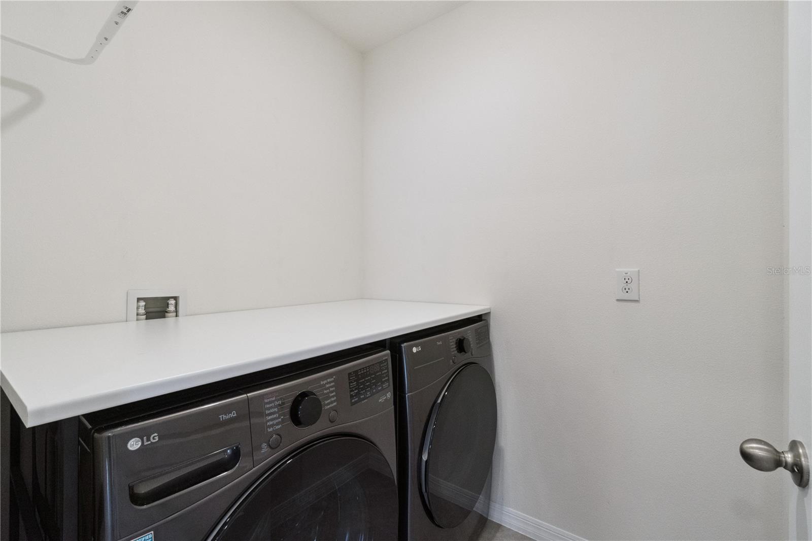 PRAIRIE OAKS - Residential Lease