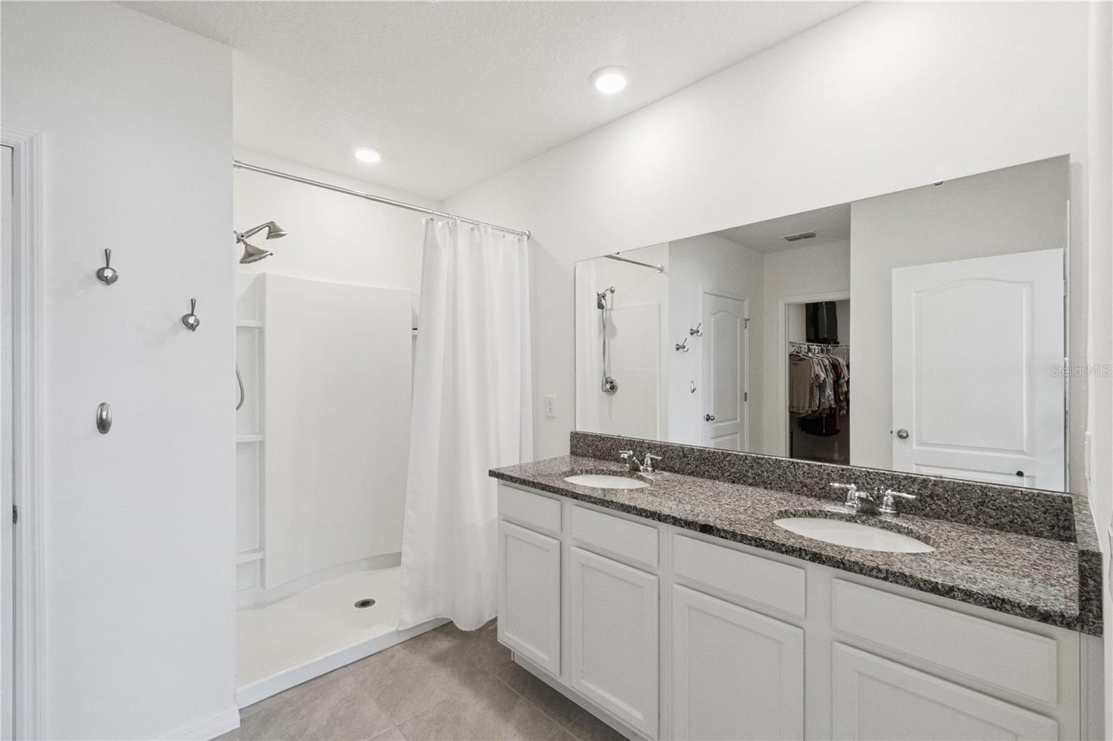 PRAIRIE OAKS - Residential Lease