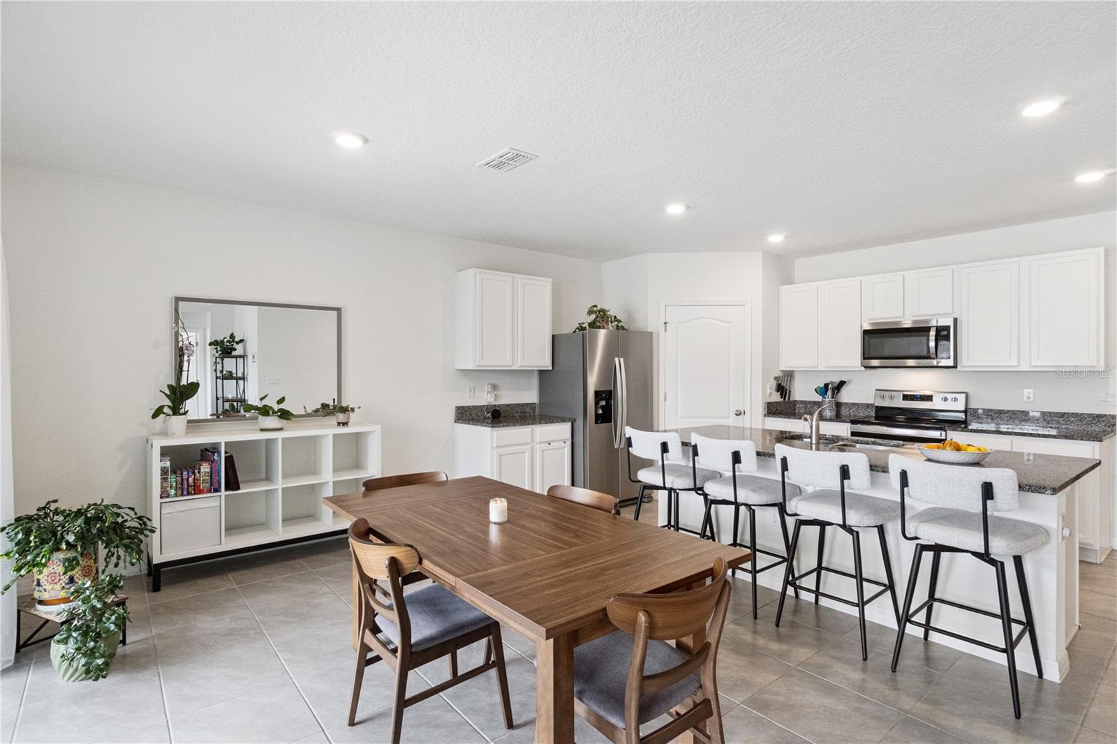 PRAIRIE OAKS - Residential Lease