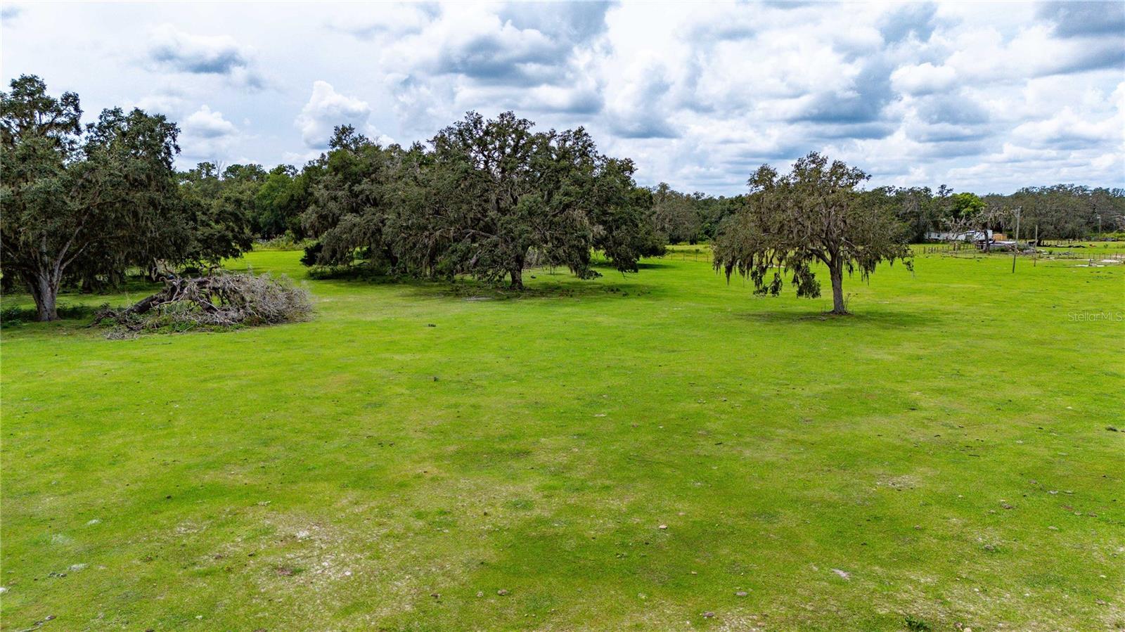 ACREAGE - Land