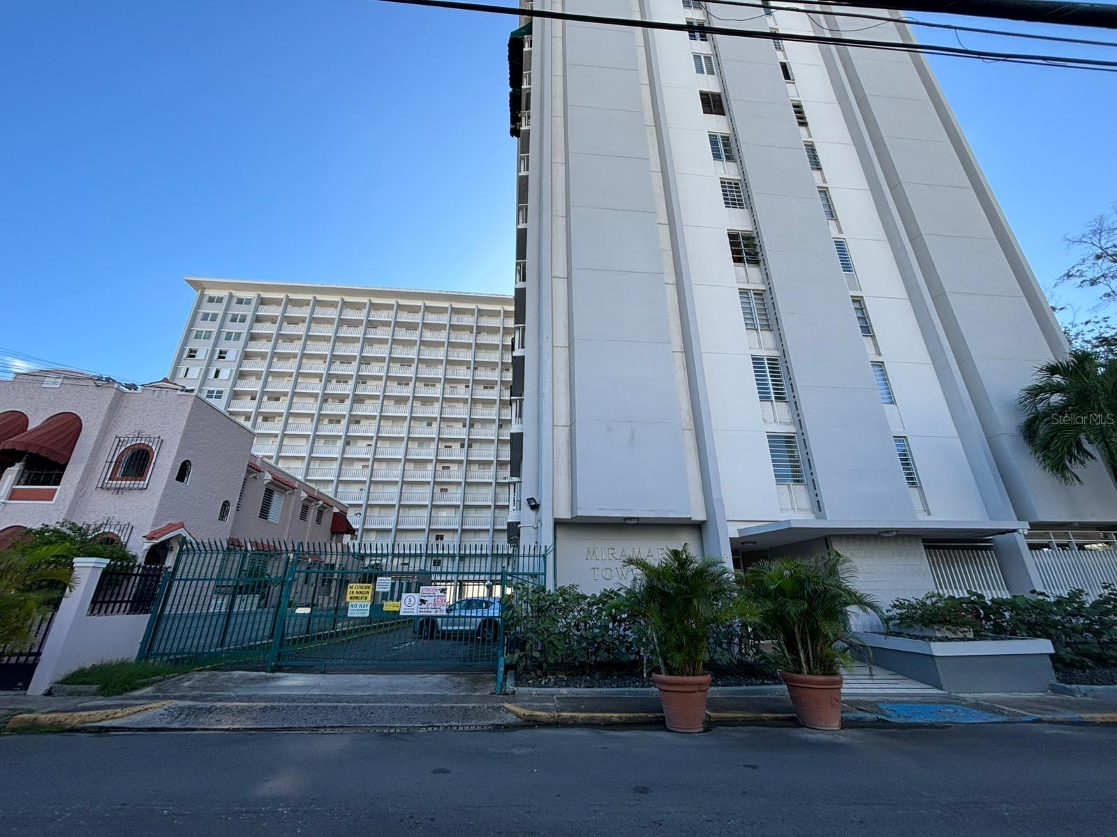 COND. MIRAMAR TOWERS - Residential