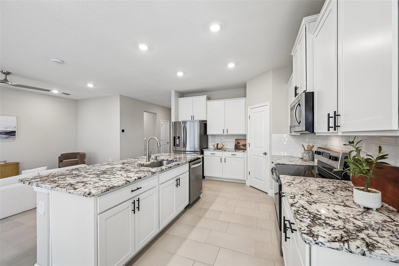 MANGROVE MANOR PH 1 - Residential