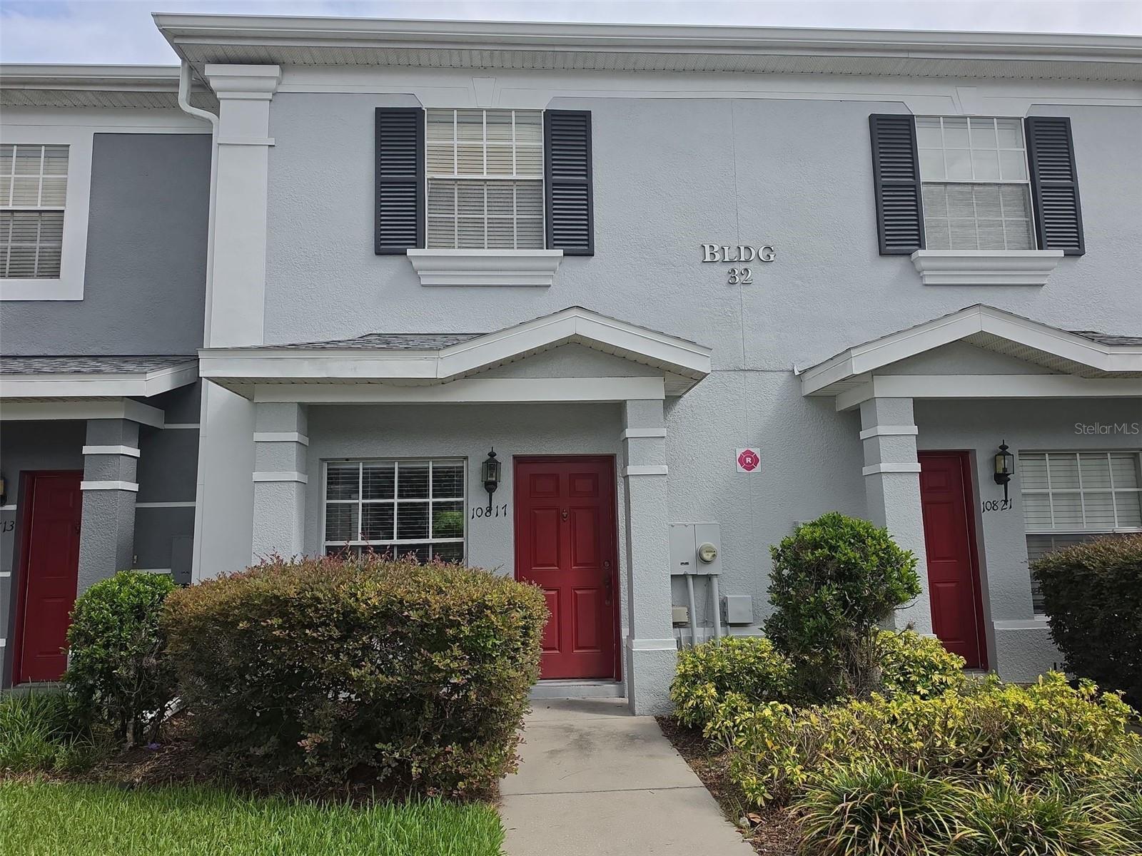2/3, Community Pool, Family Room, Eat-In Kitchen, Kitchen with Appliances Included: Stove, Refrigerator, Dishwasher, Disposal, Microwave, Inside Laundry Room with Washer and Dryer, Tile in all Living Areas and Wet Areas, Carpet in Bedrooms, Pets OK, NO SMOKING

Year Built:2006/1071 Sq. Ft.