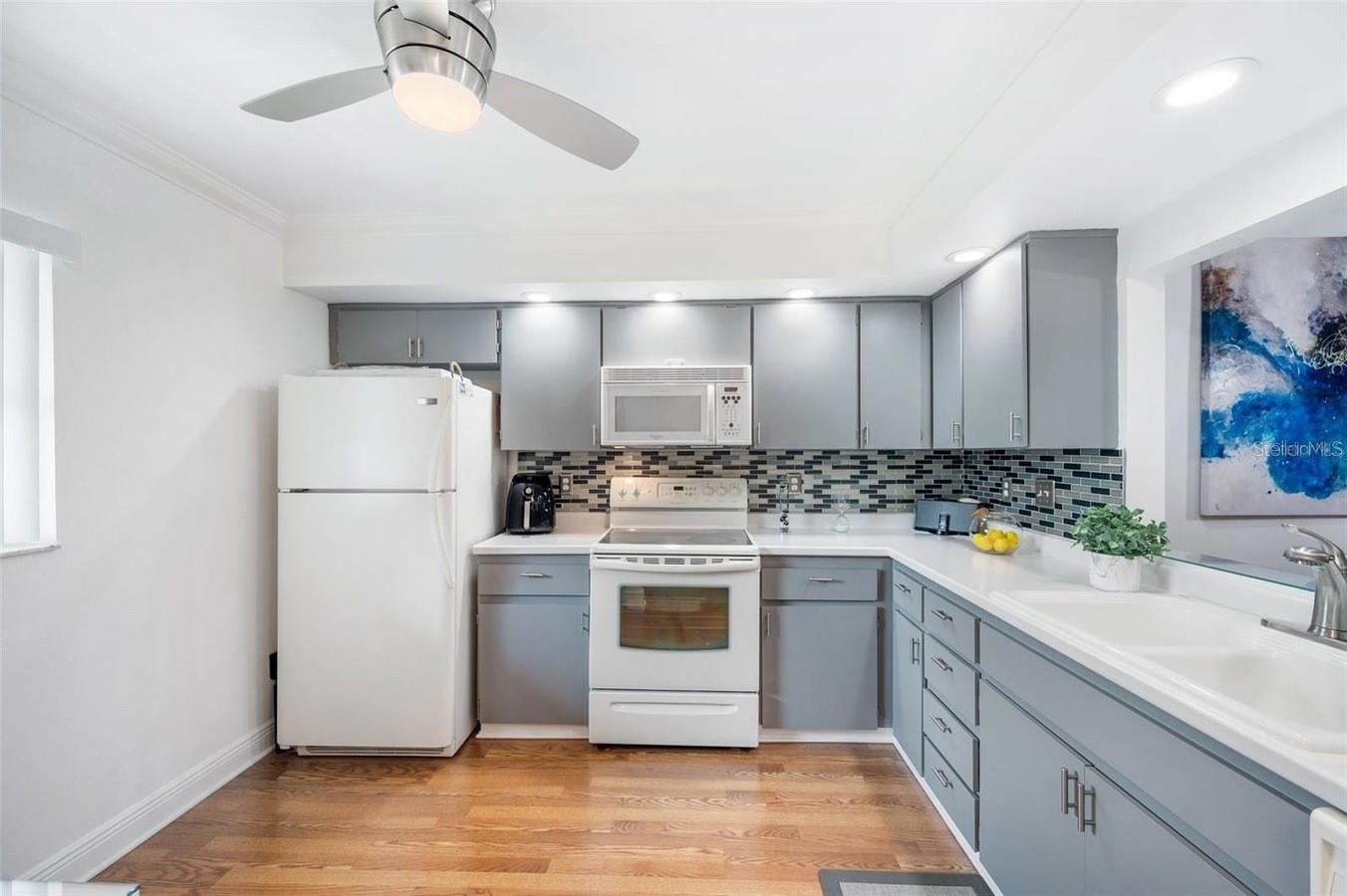 LANDINGS CONDO THE - Residential Lease