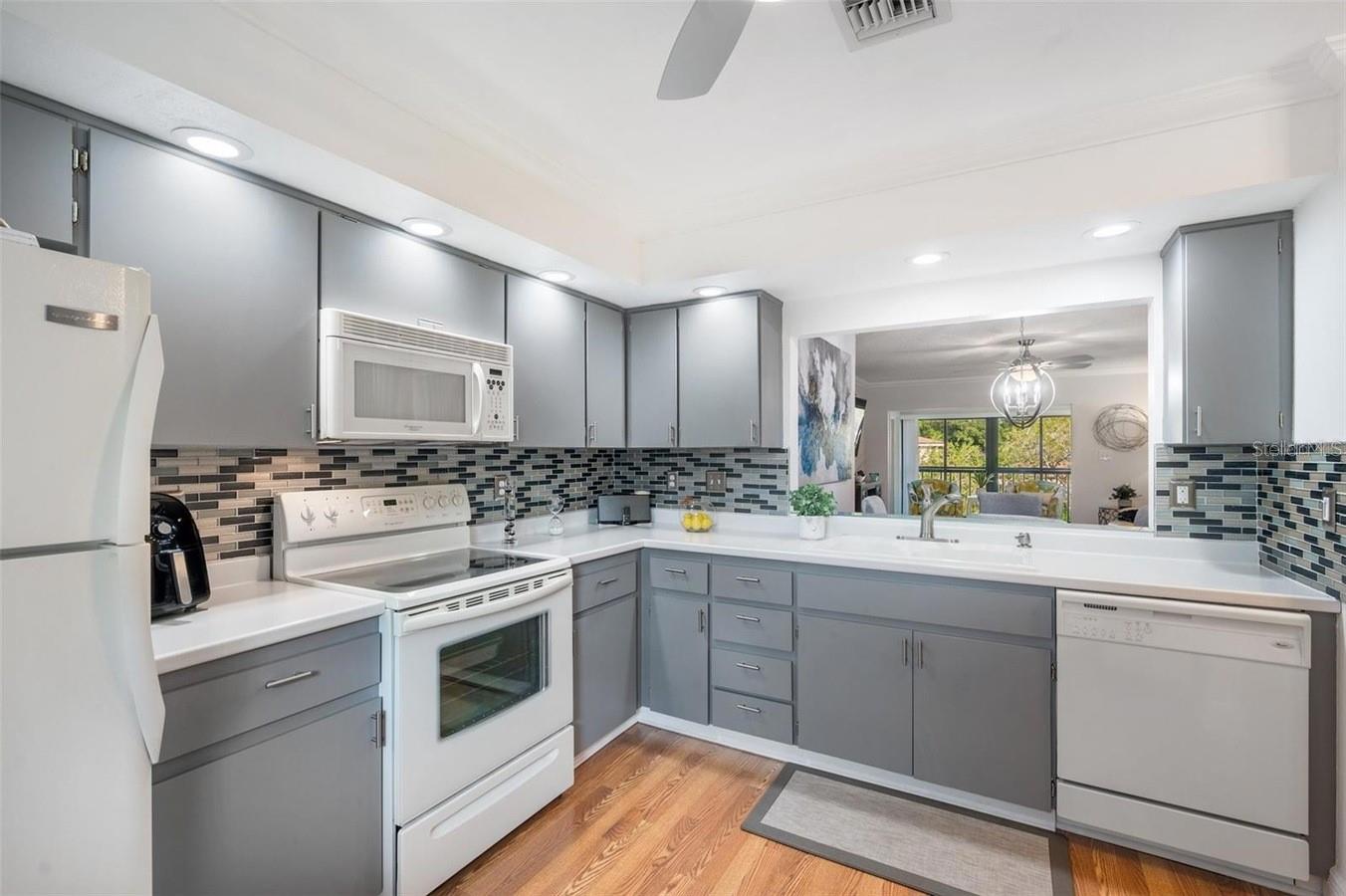 LANDINGS CONDO THE - Residential Lease