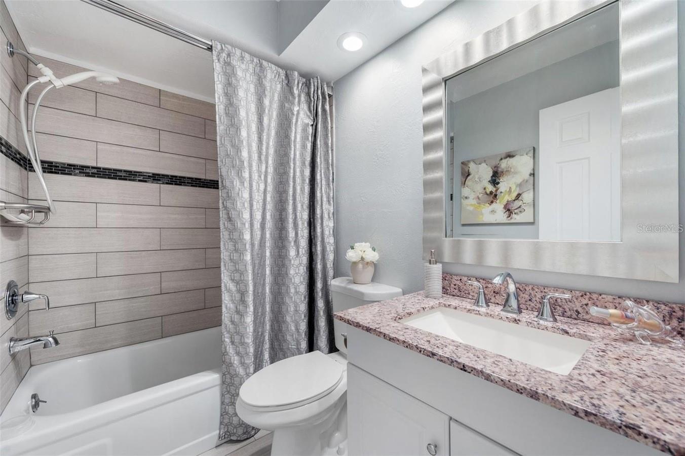 LANDINGS CONDO THE - Residential Lease