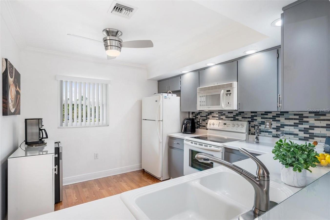 LANDINGS CONDO THE - Residential Lease
