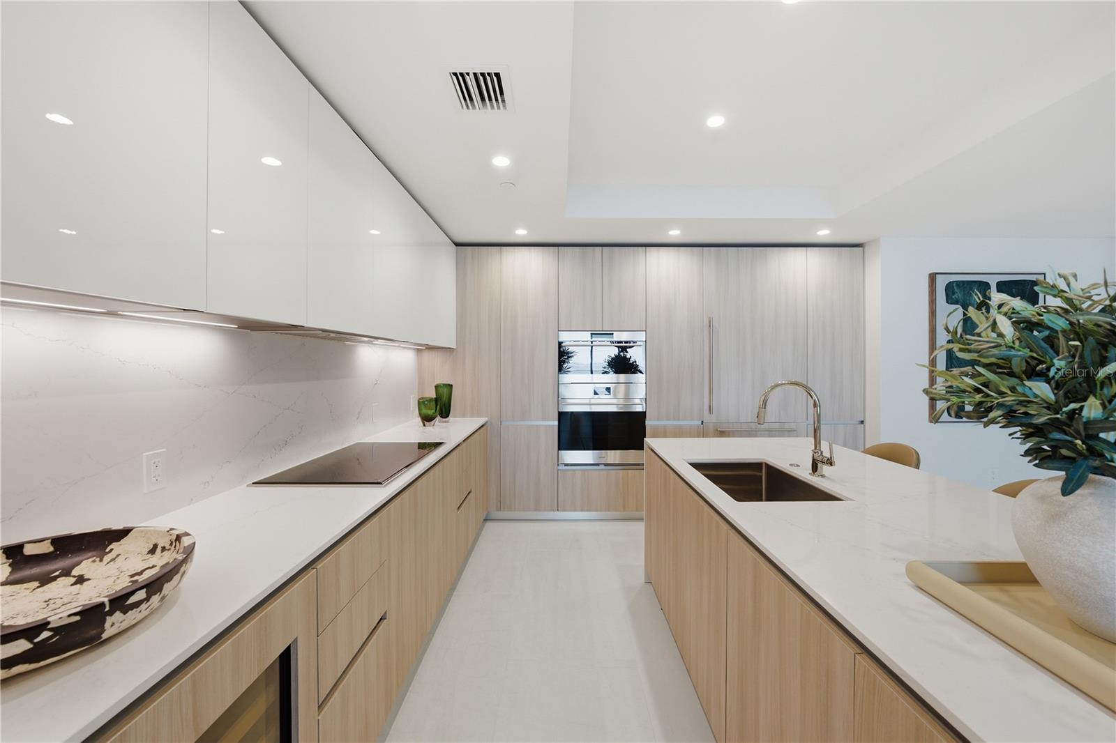 WESTSHORE YACHT CLUB, AQUA TOWER 1 - Residential