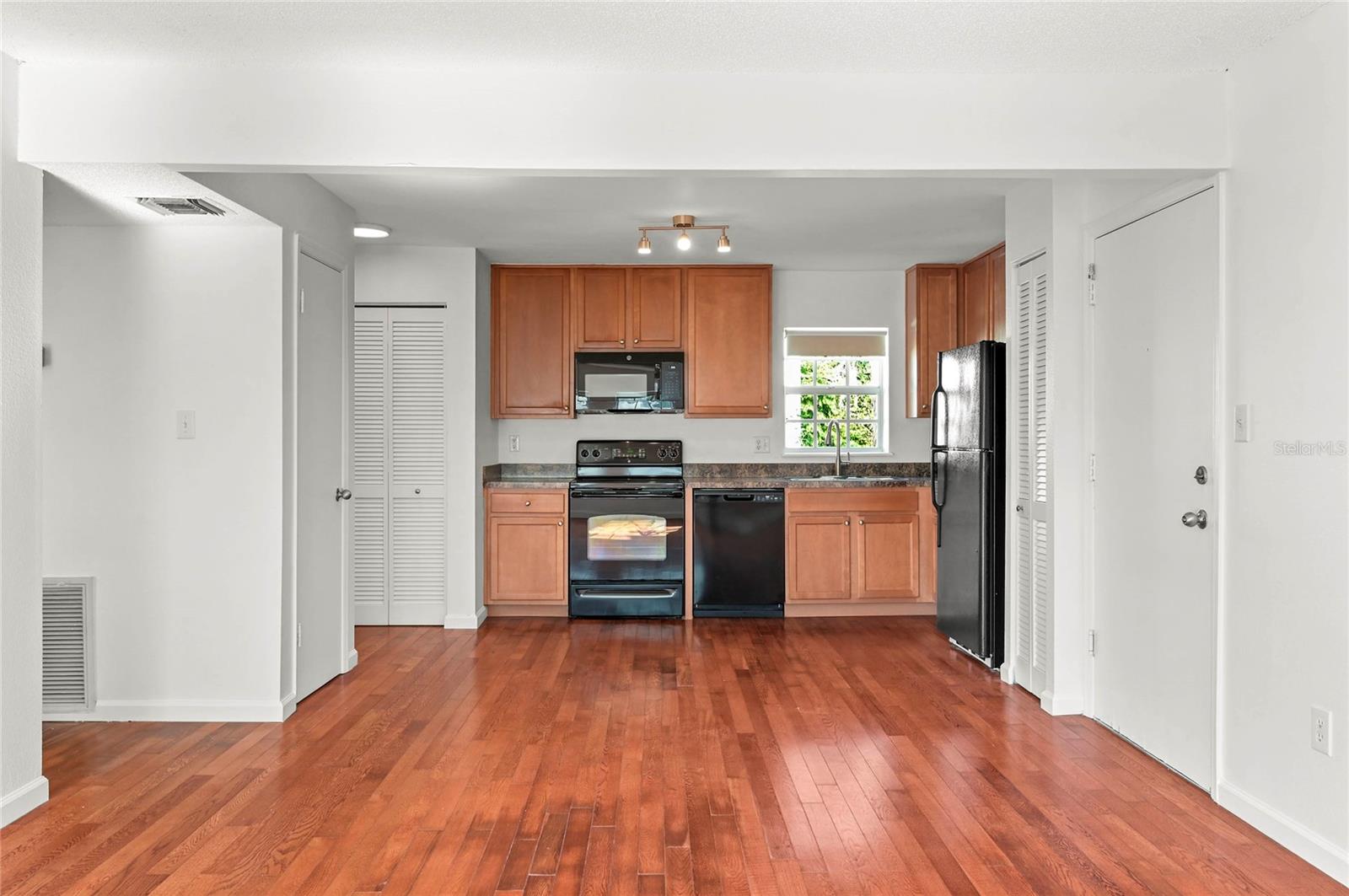 AMELIA PLACE, A CONDOMINIUM - Residential