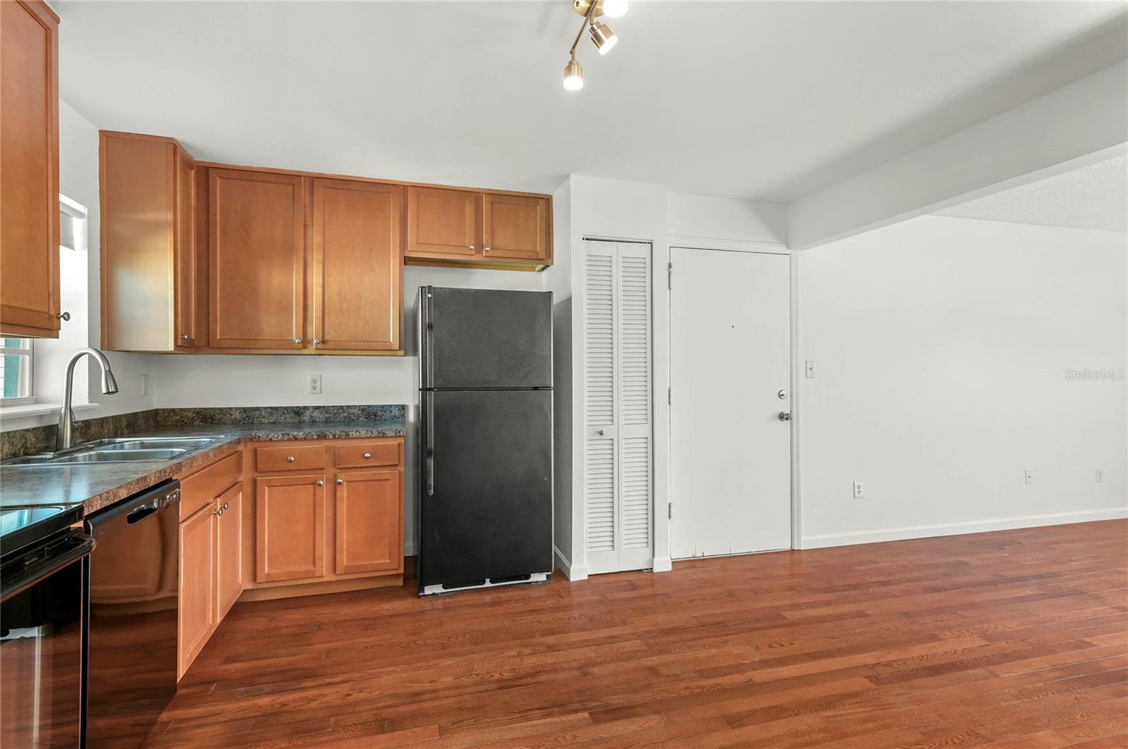 AMELIA PLACE, A CONDOMINIUM - Residential
