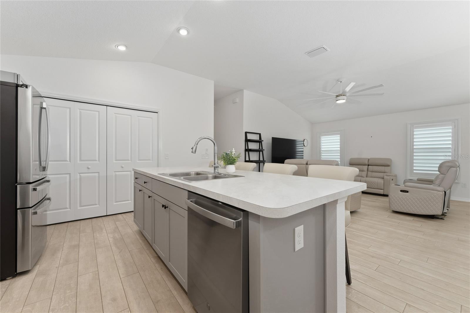 THE VILLAGES OF SOUTHERN OAKS - Residential