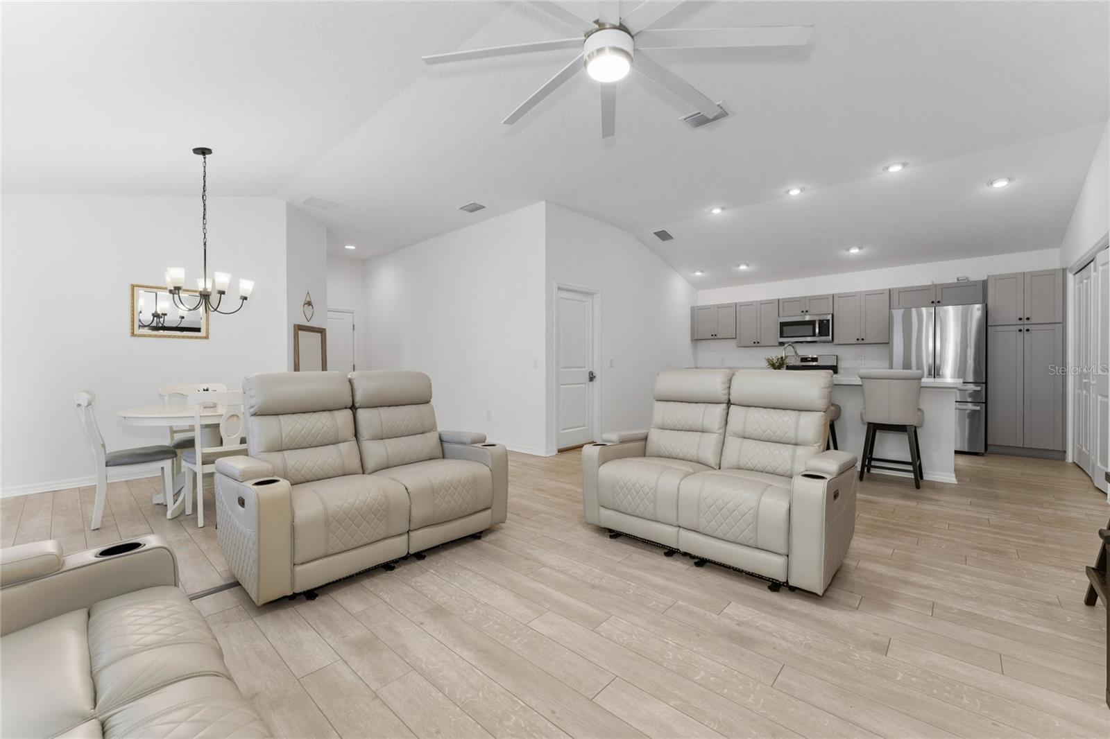 THE VILLAGES OF SOUTHERN OAKS - Residential
