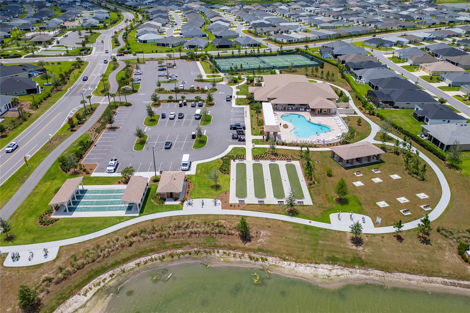 THE VILLAGES OF SOUTHERN OAKS - Residential