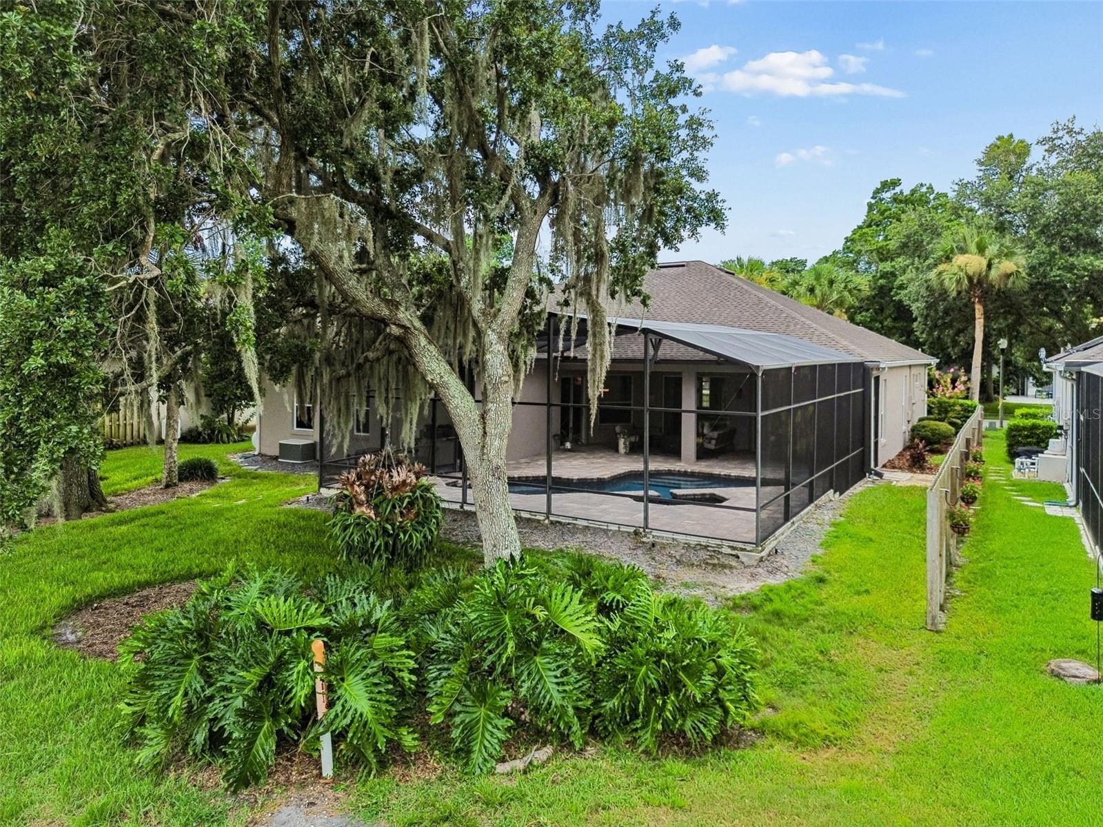 WINDING HOLLOW - Residential