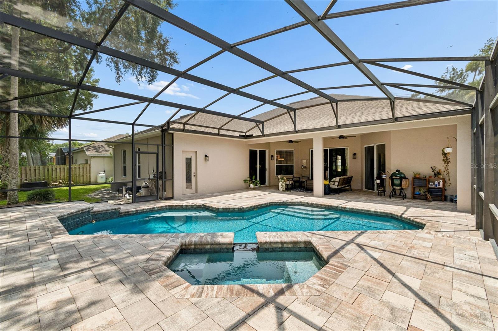 WINDING HOLLOW - Residential