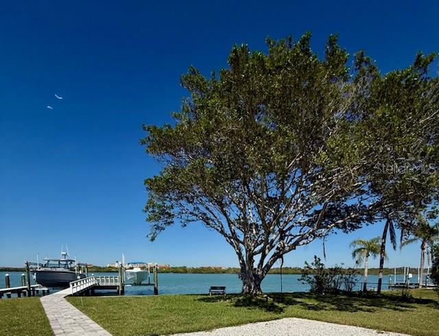 CRYSTAL ISLAND - Residential