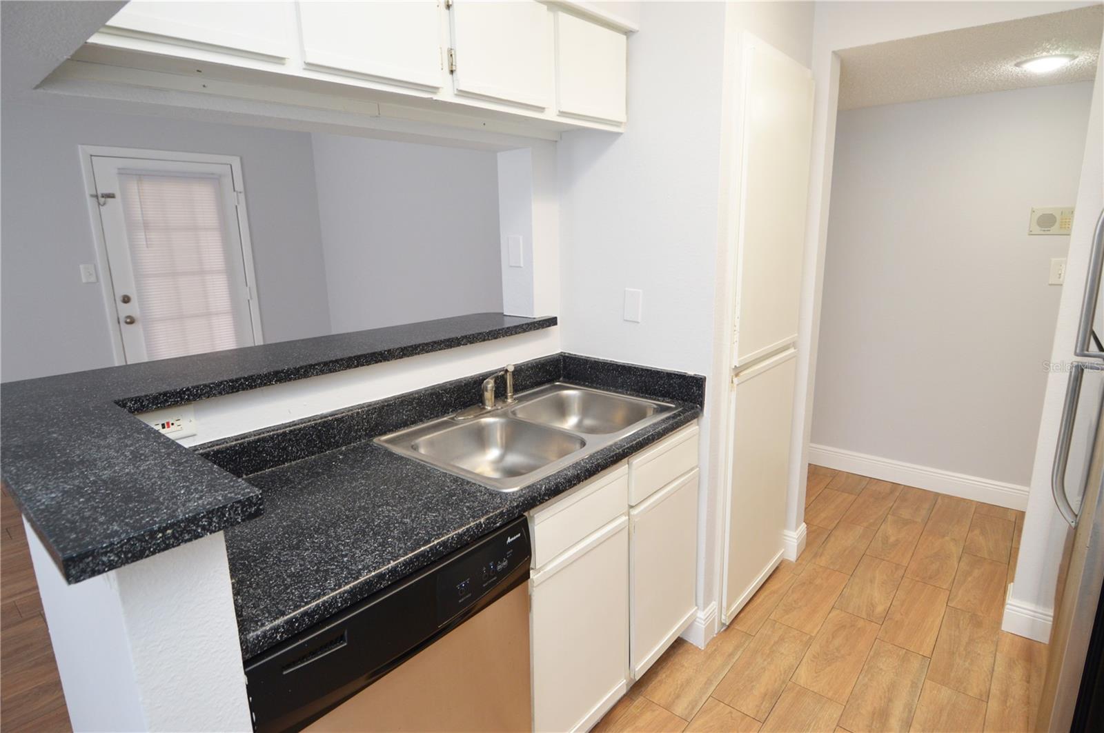 THE GRAND RESERVE CONDO - Residential Lease