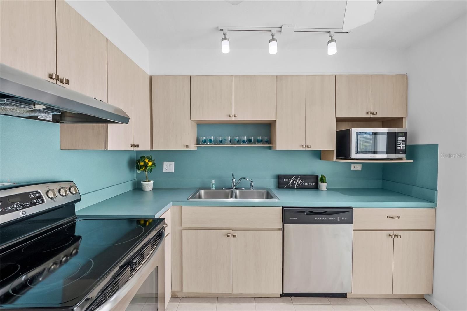 WINSTON PARK NORTHEAST - Residential