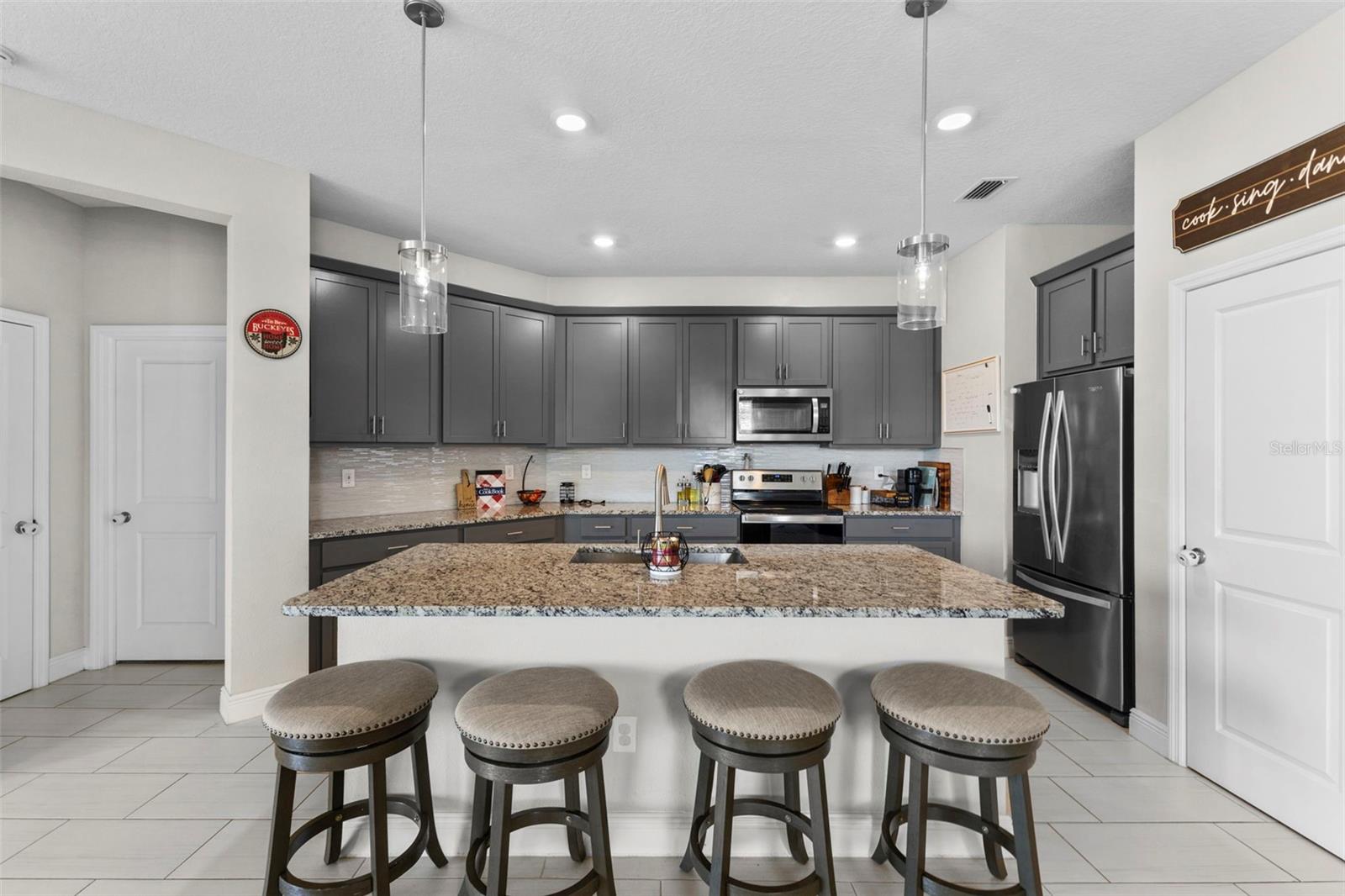 GRADY POINTE - Residential